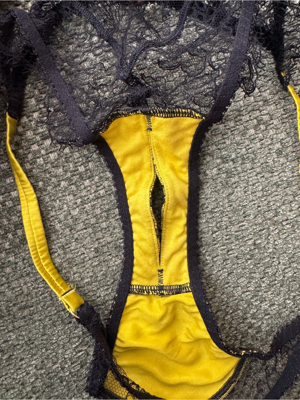 Agent Provocateur Yellow Lace and Black Trim Lingerie Set - Picture 12 of 13
